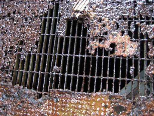 IMG_2487.jpg - Grate you have to stand on to see the rocket.