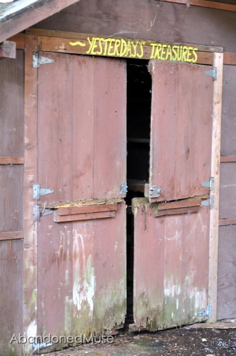 DSC_9549.JPG - At the entrance...