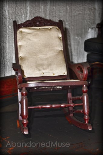 DSC_9366.jpg - Creepy kids rocking chair in living room
