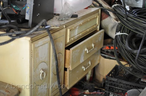 DSC_9513.jpg - Drawers outside